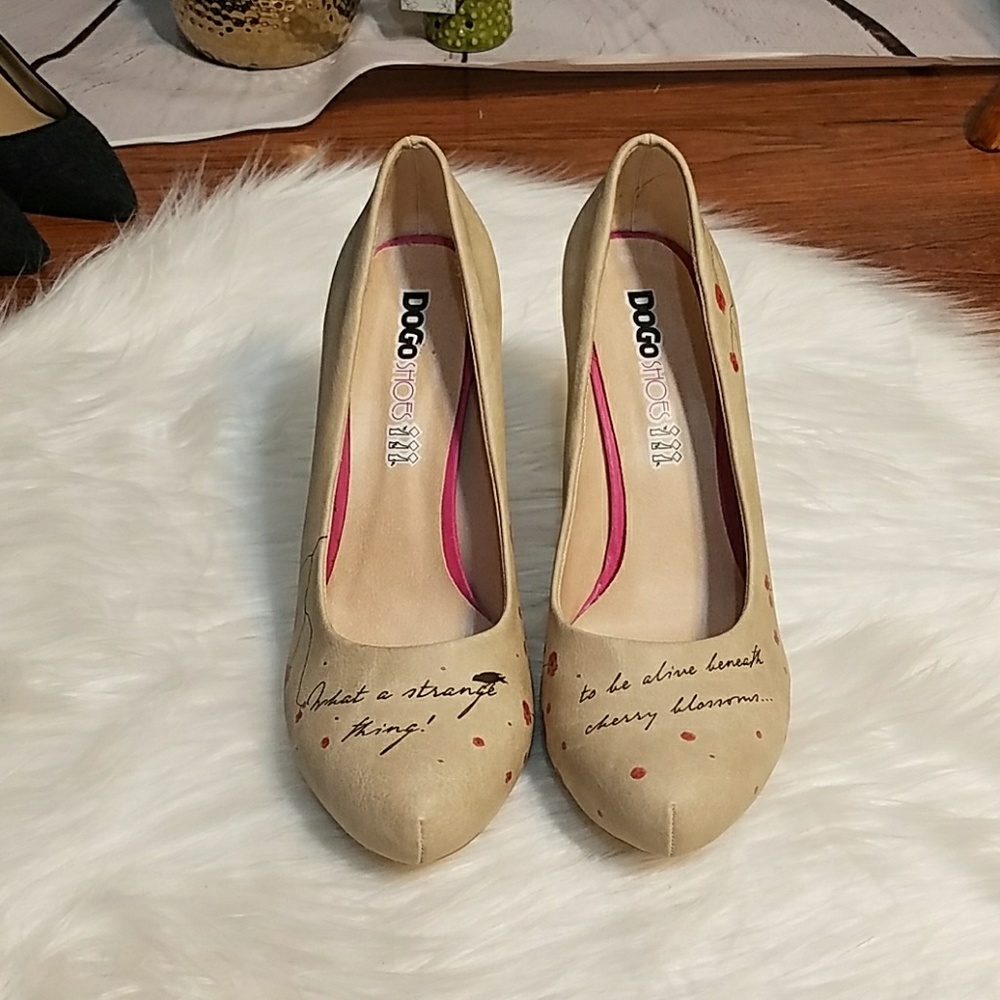Women's Beige Pumps with Artistic Design